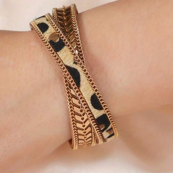 Delilah Wear Jewelry - New Leopard Print Gold Bracelet